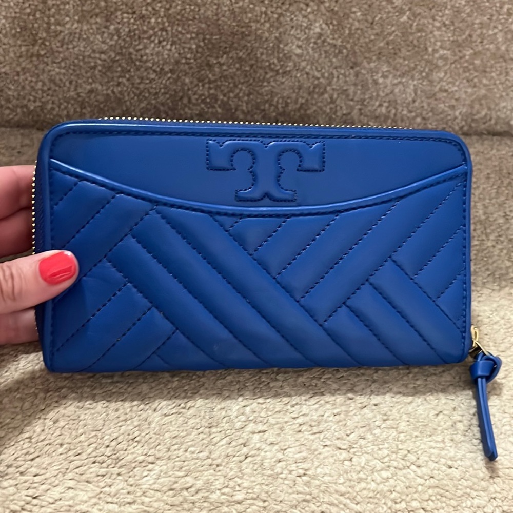Brand New Tory Burch zip around wallet